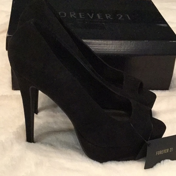 Forever 21 Shoes - Forever 21 faux suede peep toe heals 9